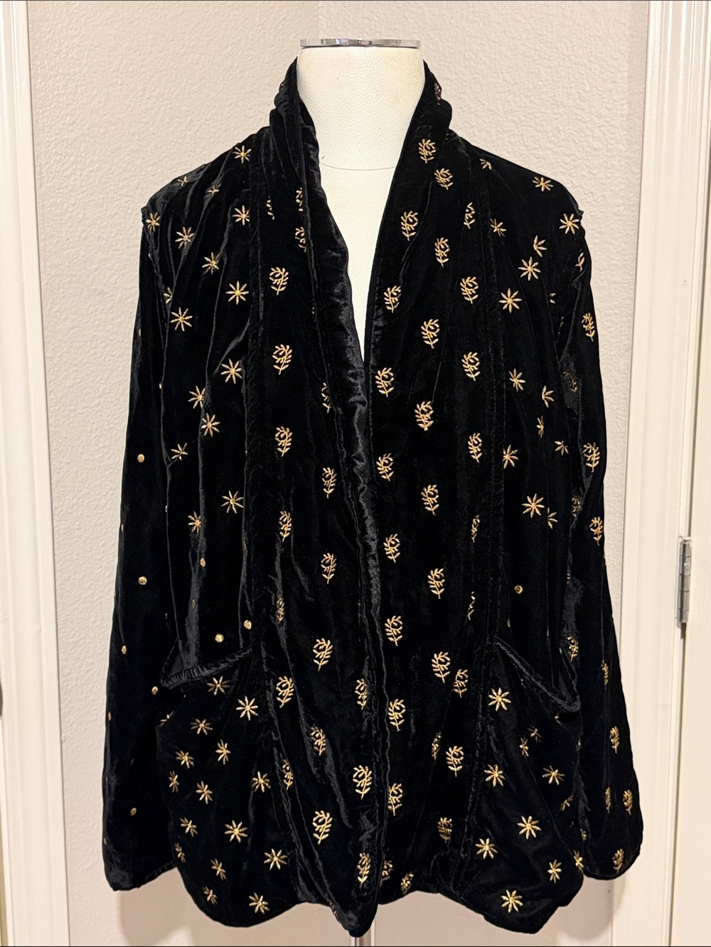 Sezane Odessa Women's Black Velvet Patch Blazer with Gold Star Embroidery - Picture 2 of 9
